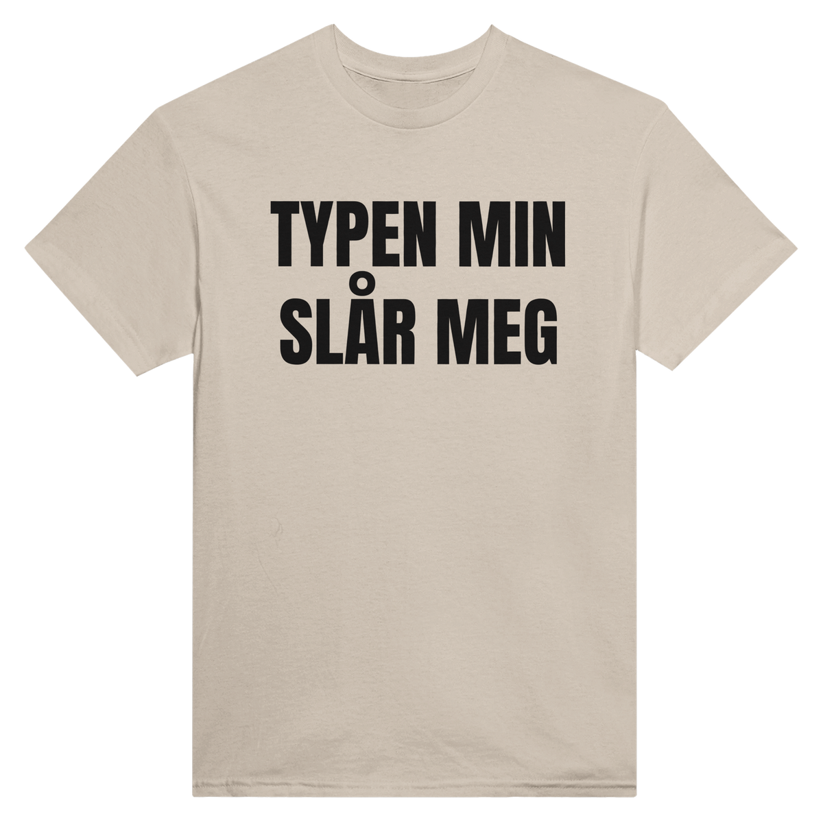 Typen min slår meg – morsom t-skjorte med norsk humor fra Køddeklær