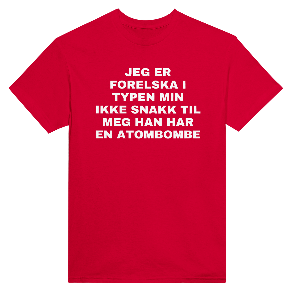 Jeg er forelska i typen min ikke snakk til meg han har en atombombe – morsom t-skjorte med norsk humor fra Køddeklær