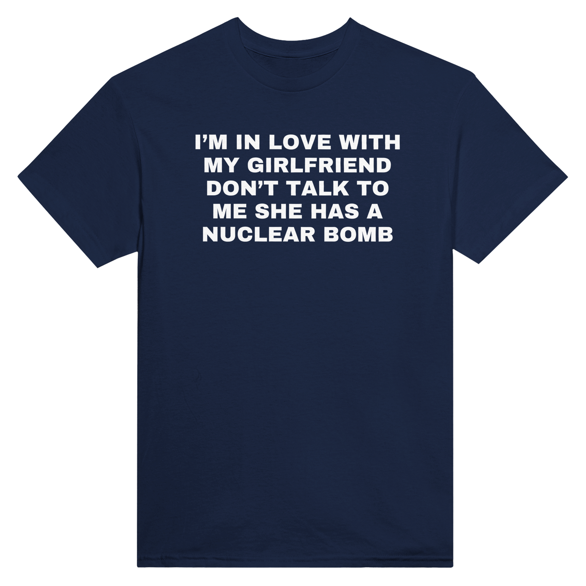 I'm in love with my girlfriend don't talk to me she has a nuclear bomb – morsom t-skjorte fra Køddeklær