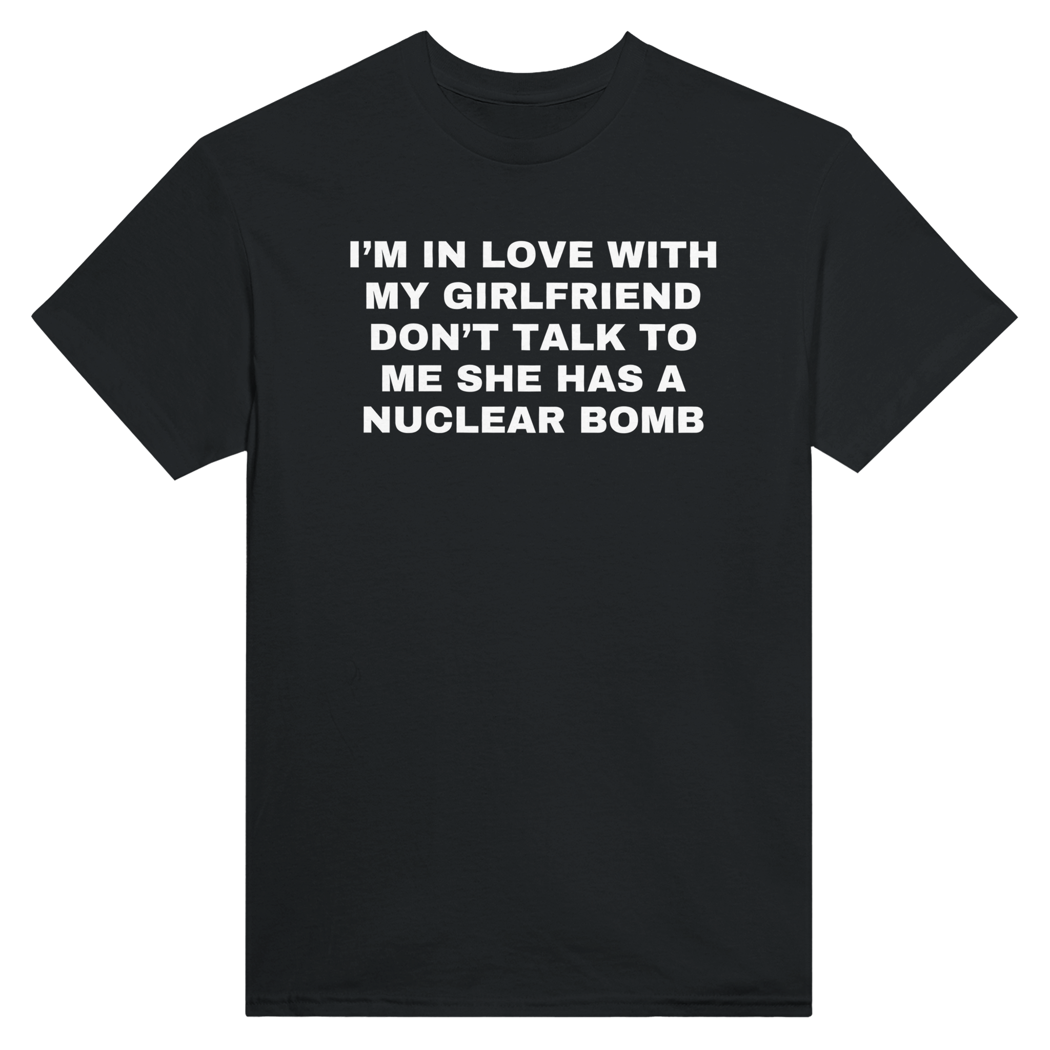 I'm in love with my girlfriend don't talk to me she has a nuclear bomb – morsom t-skjorte fra Køddeklær