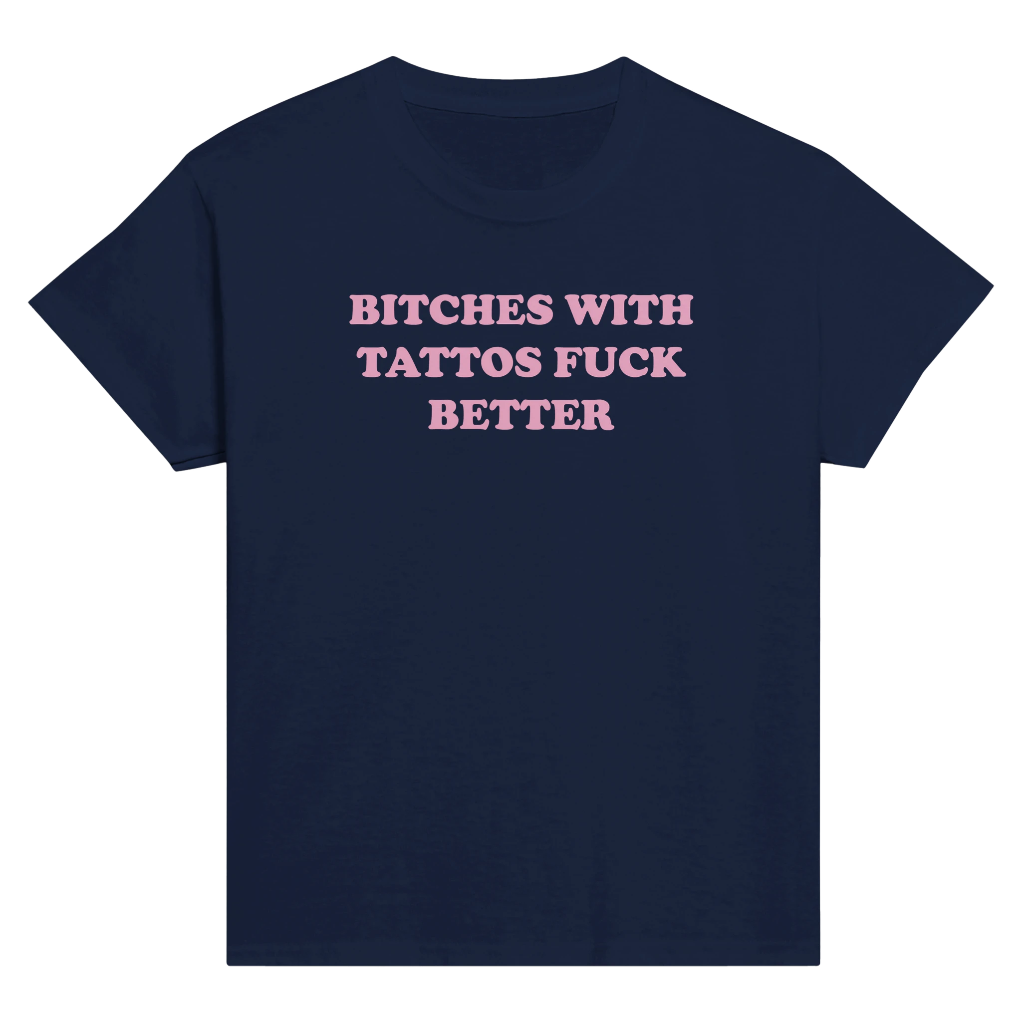 Bitches with tattos fuck better – morsom baby tee fra Køddeklær